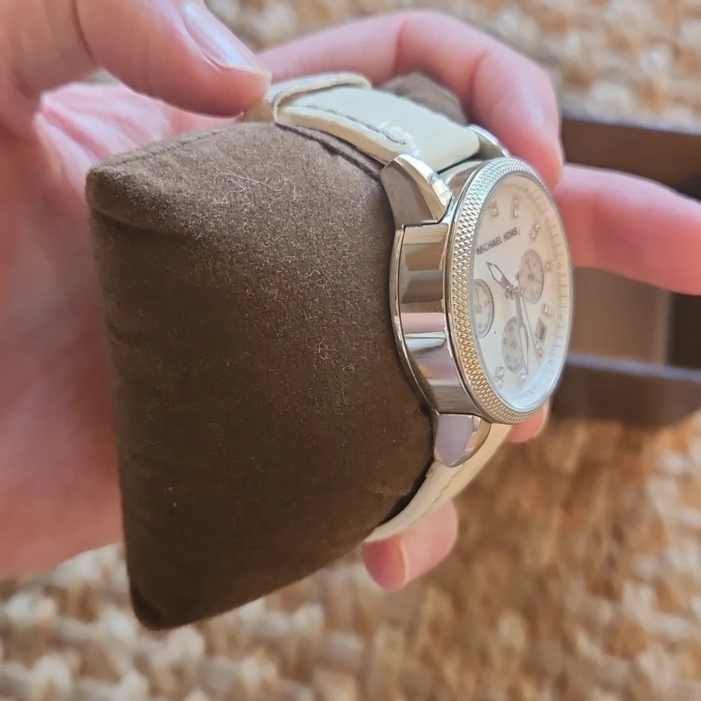 Michael Kors White Diamond Watch with Box - Picture 7 of 13